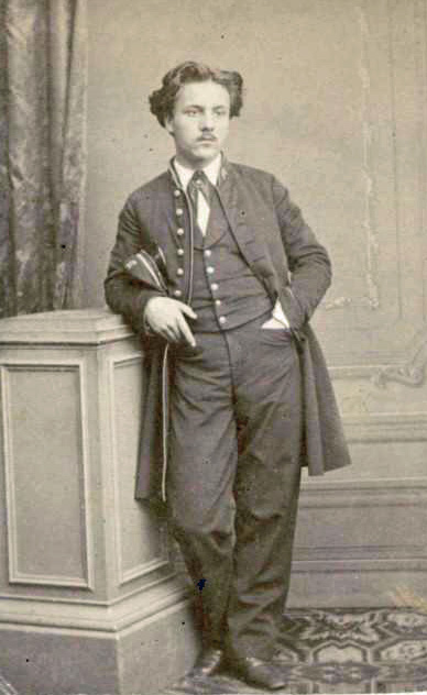 Gabriel Fauré con el uniforme del Ecole Niedermeyer en 1864